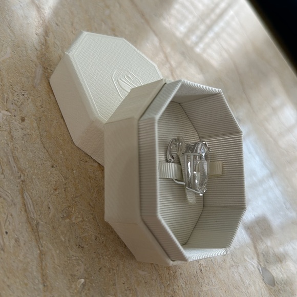 New Swarovski Mesmera Clip Earring. - Picture 6 of 10